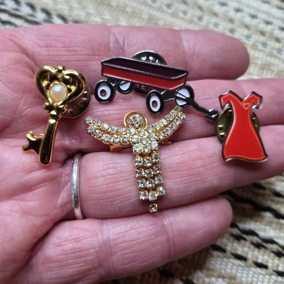 Vintage Pin Lot Angel Red Wagon Key Red Dress Pumpkin Feathers - Picture 2 of 3